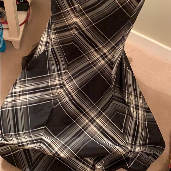 Black plaid dress with burgundy/pearl detailing - Picture 2 of 8